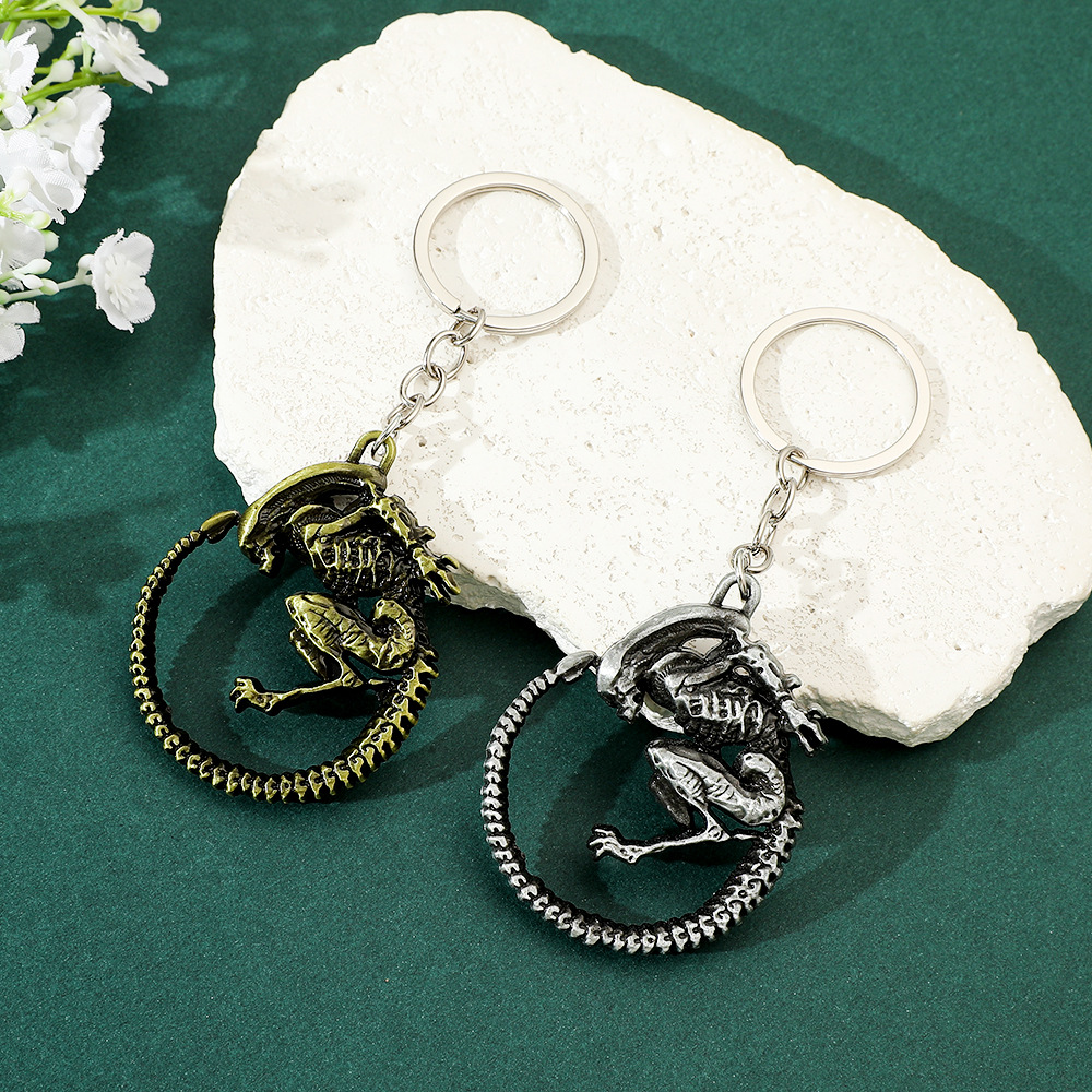 Vintage Fashion Queen - Avp Alien V Predator Covenant Keychains