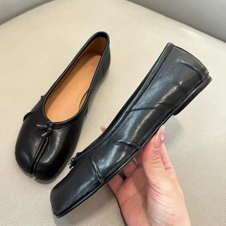 Fashion Split Toe Flat Hoof Ma - Vintage Fashion Aesthetic ulasan dan harga