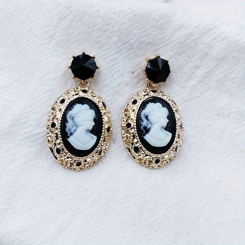 Vintage Lady Queen Relief Oval - Vintage Fashion Queen ulasan dan harga