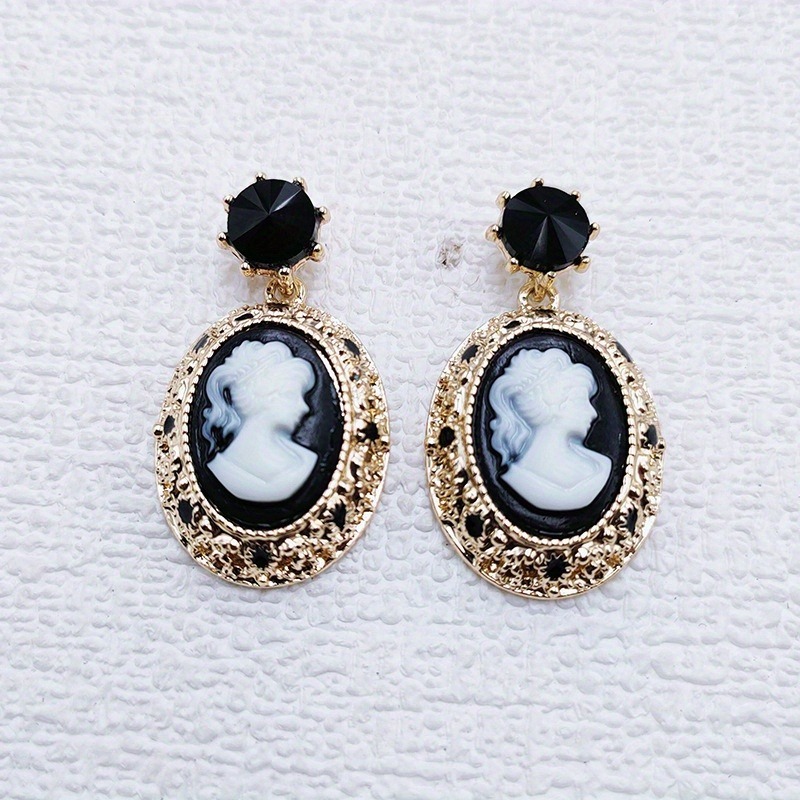 Vintage Lady Queen Relief Oval - Vintage Fashion Queen ulasan dan harga